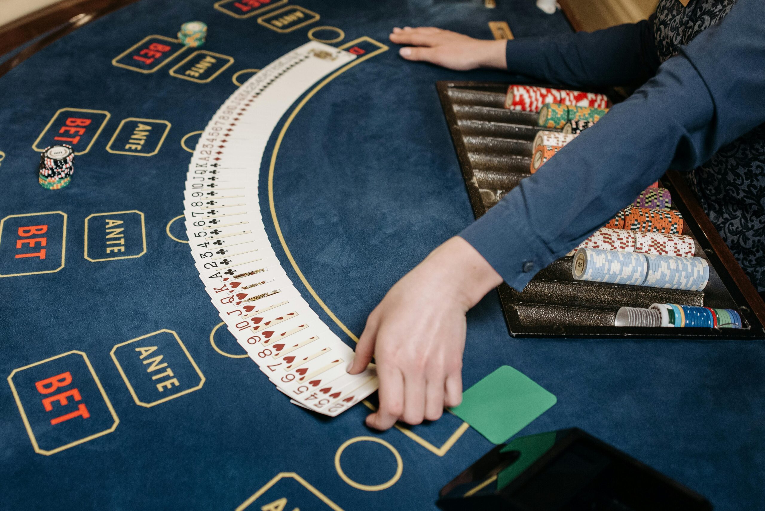 The Elite Game of Chemin de Fer: A Glimpse into the World of High-Stakes Baccarat